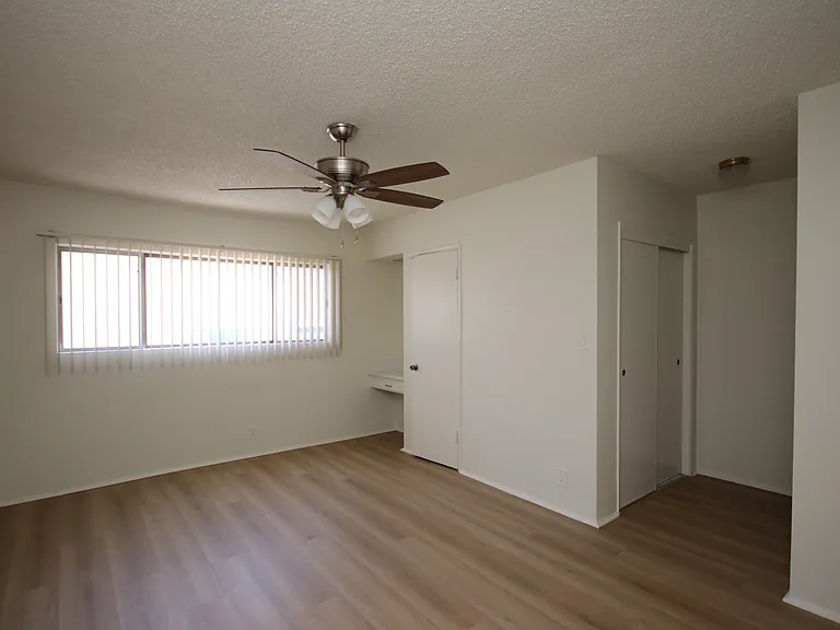 526 W Huntington Dr #J — Photo 13
