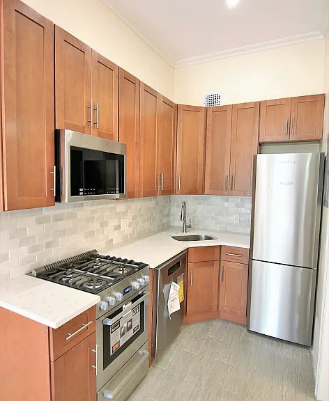130 W 75th St #2E — Photo 6