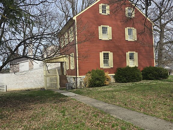 5th image of 302 Wilkinson St.