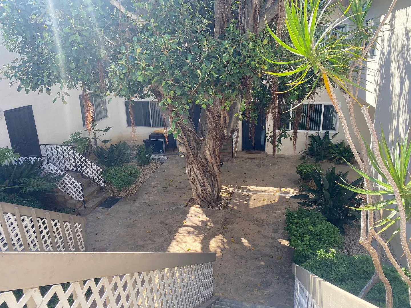 North Pb 2br/2ba Upstairs Unit — Photo 4