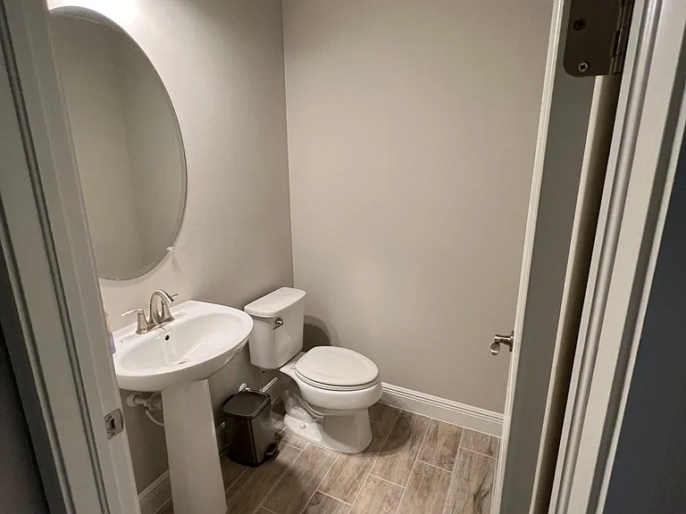 1/2 bath off the living room