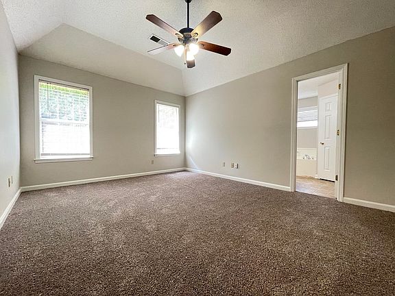 5th image of 3943 Oak Forest Dr