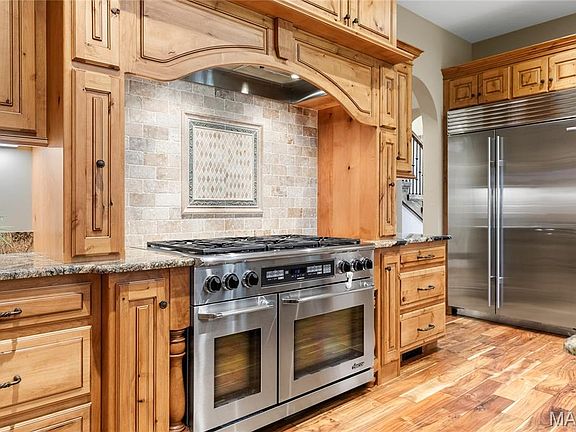 42nd image of 1015 Claymark Dr