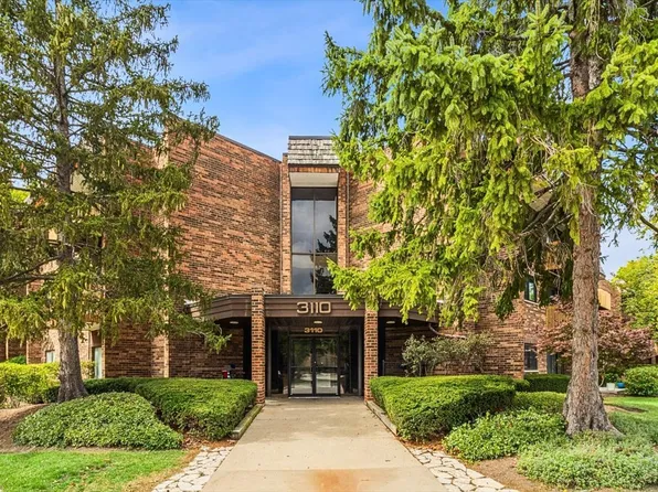 3110 Pheasant Creek Dr APT 318, Northbrook, IL 60062