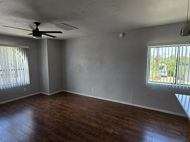 1807 E Hedrick Dr — Photo 6