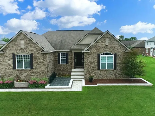 27218 Clear Lake Dr, Chesterfield, MI 48051