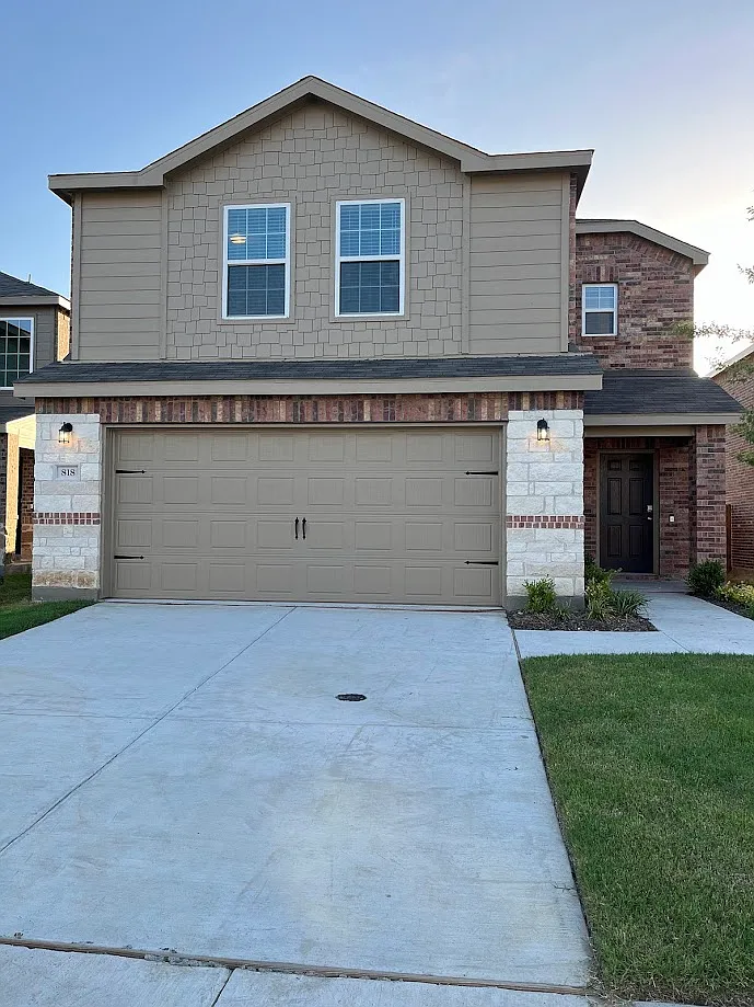 4 bed, 1619 sqft, $2,200 — Photo 1