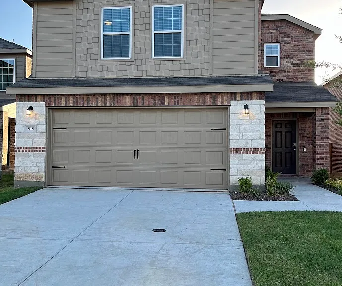 818 Poppy Cove Ln — Photo 1