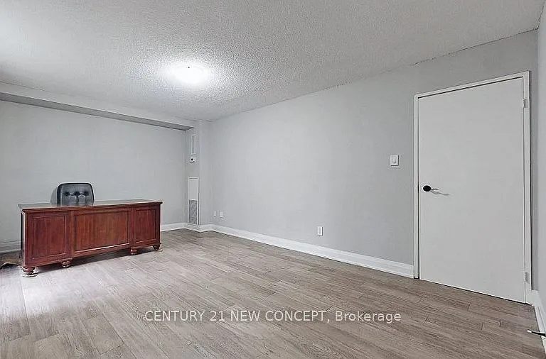 7451 Yonge St #101 — Photo 9