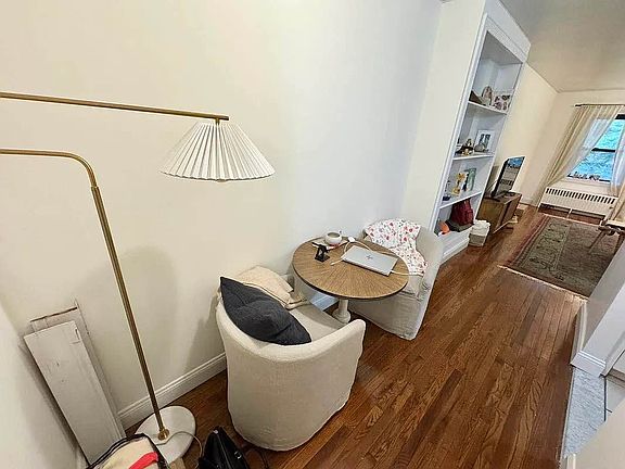 4th image of 146 E 35th St #5U