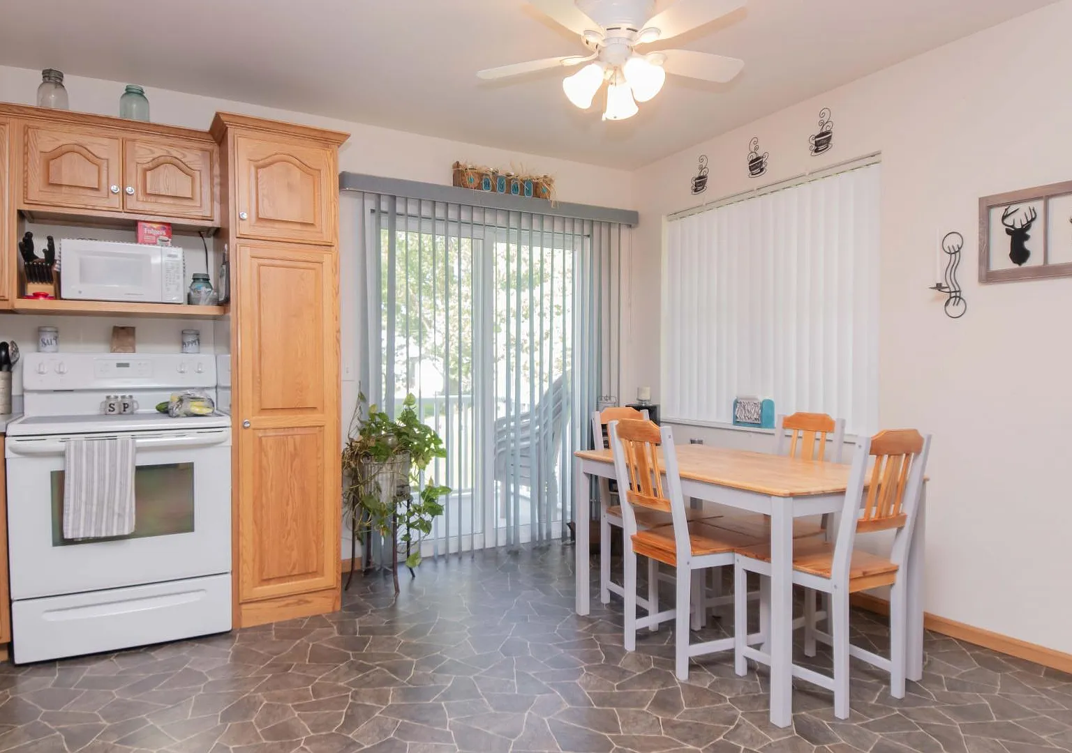 2 bed, 1248 sqft, $1,195 — Photo 2