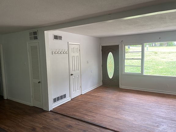 3rd image of 683 Rothell Rd