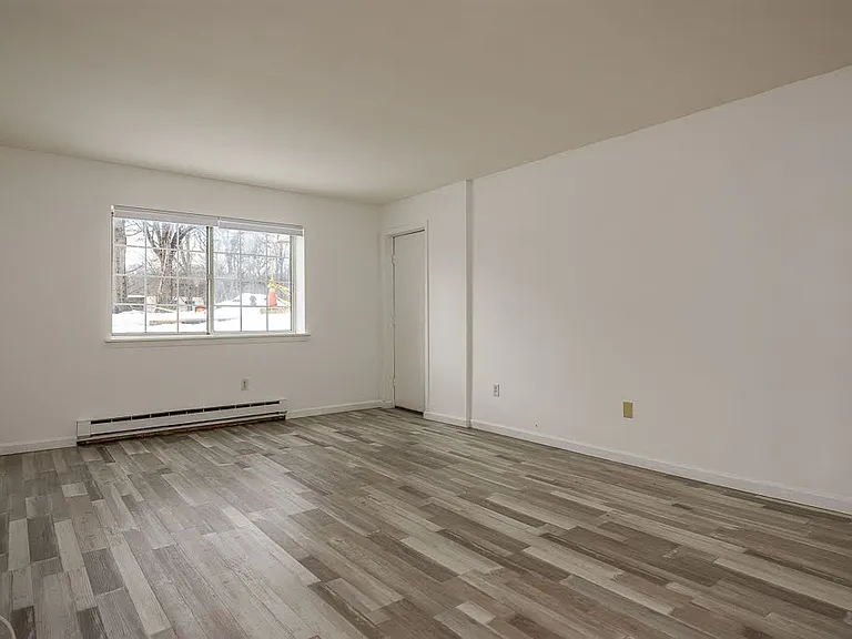 506 Fox Run Ln — Photo 6