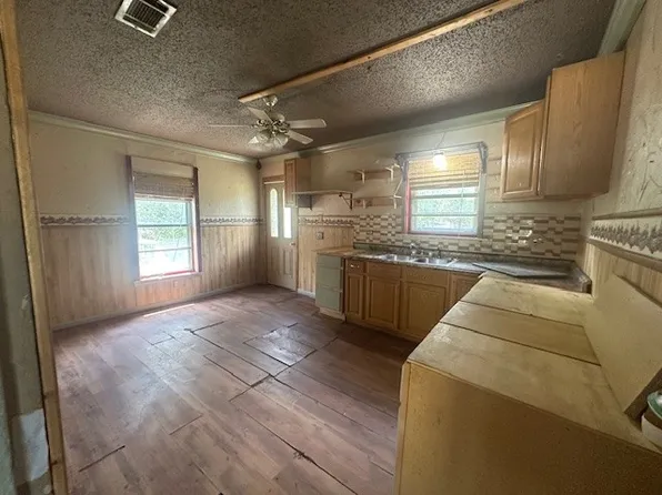 2003 Hillview Dr, Mesquite, TX 75149