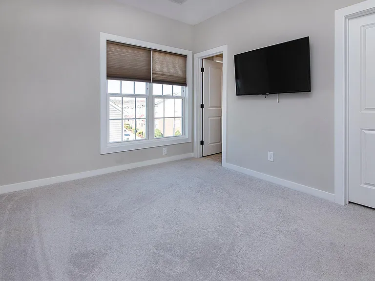 9428 Kings Parade Blvd — Photo 14