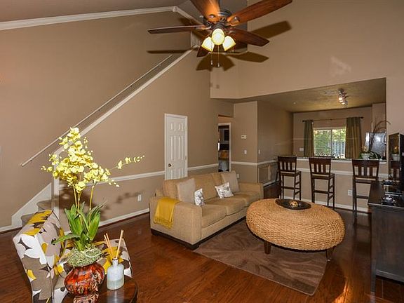 3rd image of 205 Kenninghall Ln SE #205