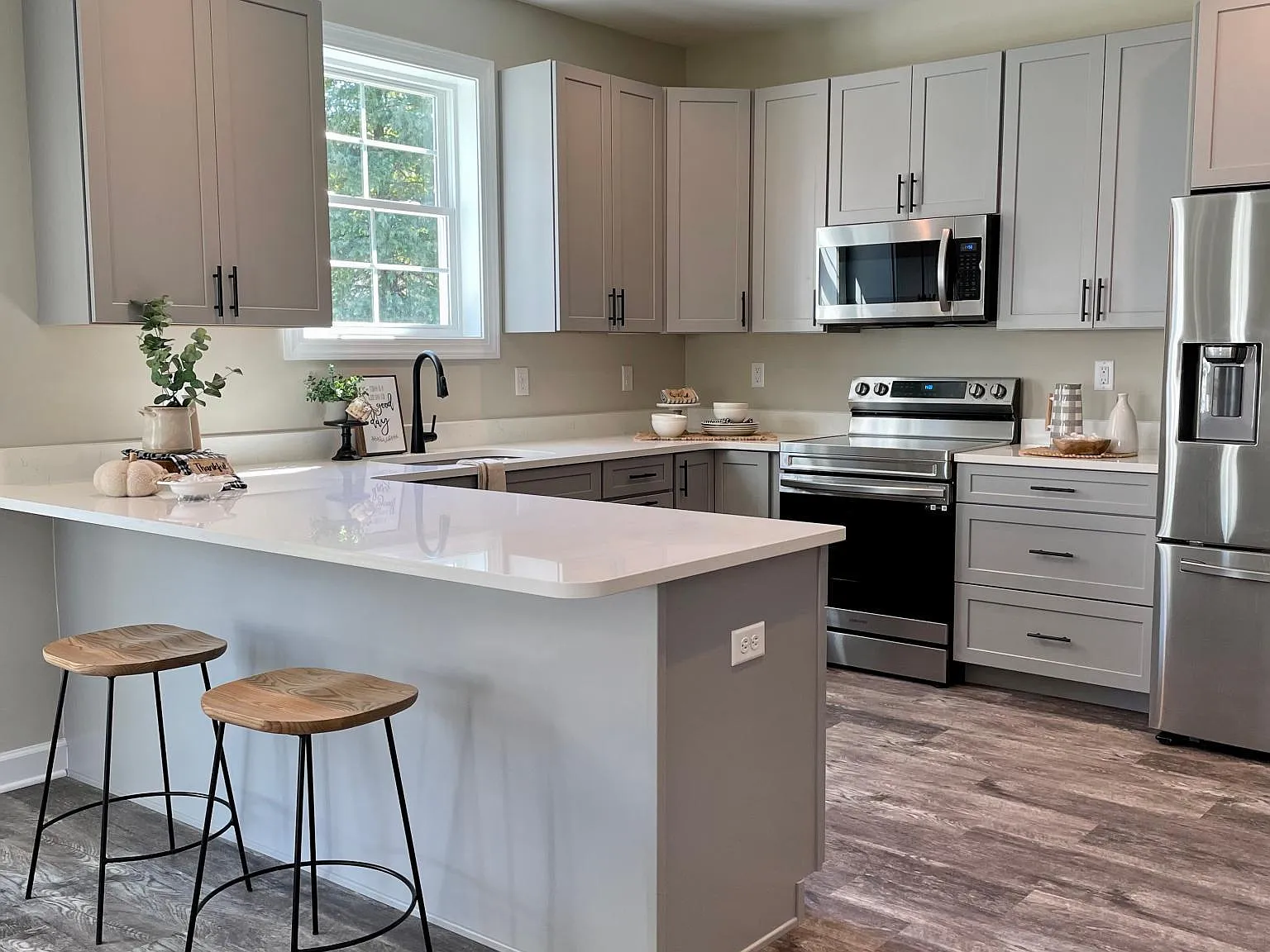 2 bed, 2.5 bath, 1600 sqft, $1,950 — Photo 2