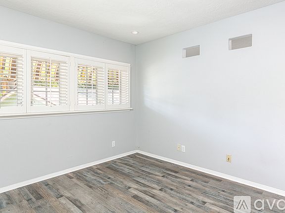 5th image of 533 Sturtevant Dr