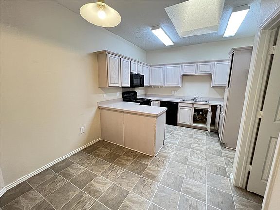 2nd image of 2416 Wildwood Ln #2416