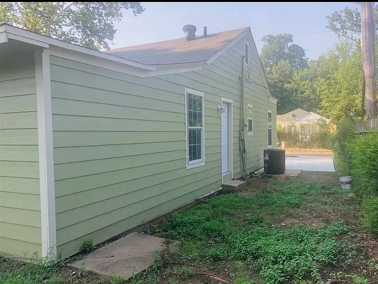 620 Riverside Dr — Photo 6