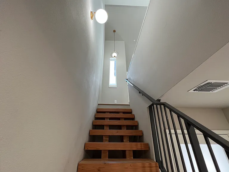 913 Duncan Ln — Photo 13
