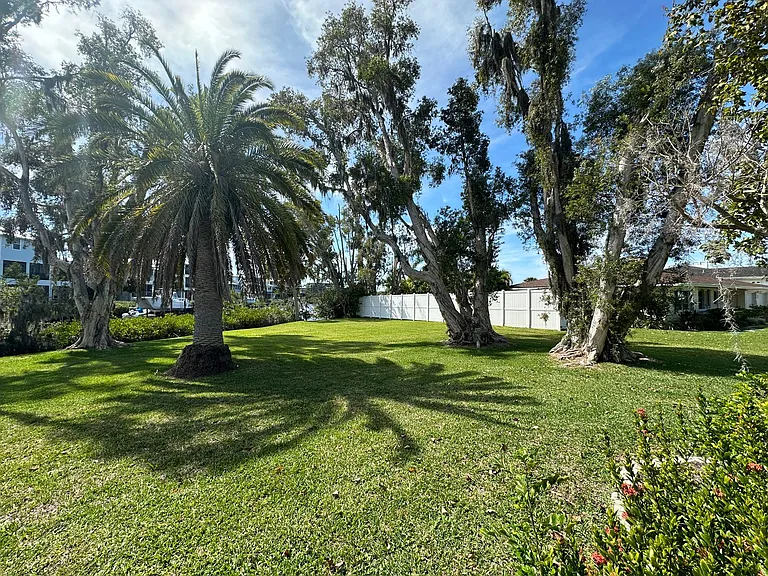 812 Bayview Dr — Photo 31