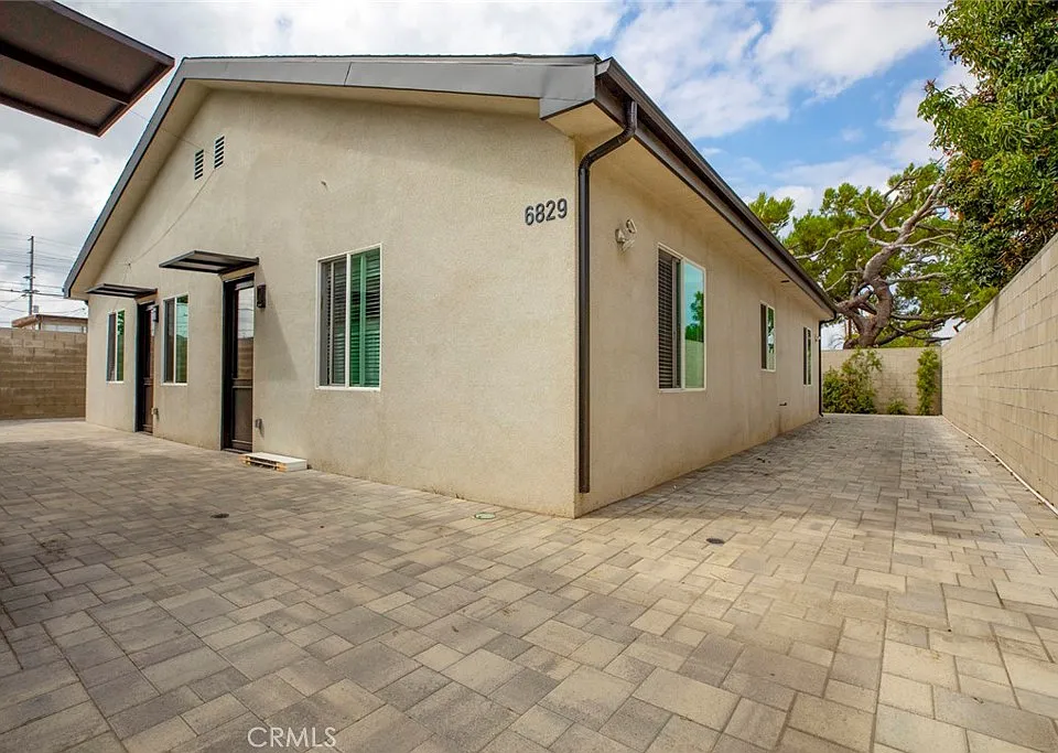 6829 Bellaire Ave