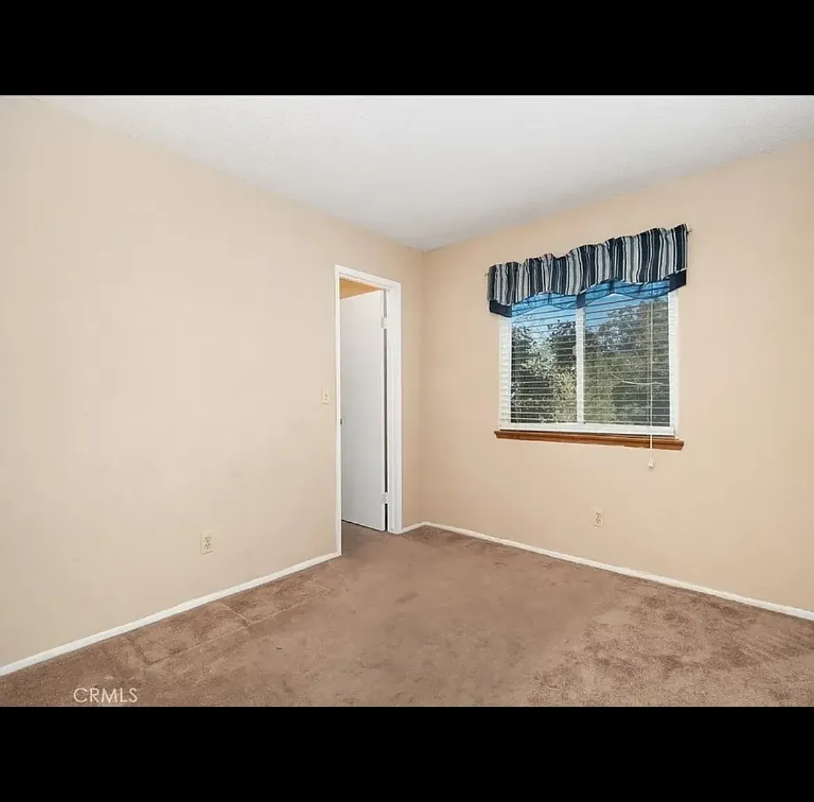 4 bed, 1761 sqft, $2,400 — Photo 2