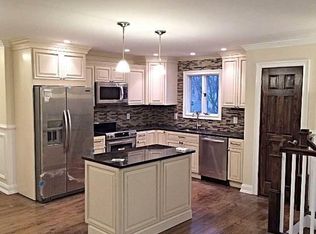 72 Dartmouth St, Islip, NY 11751