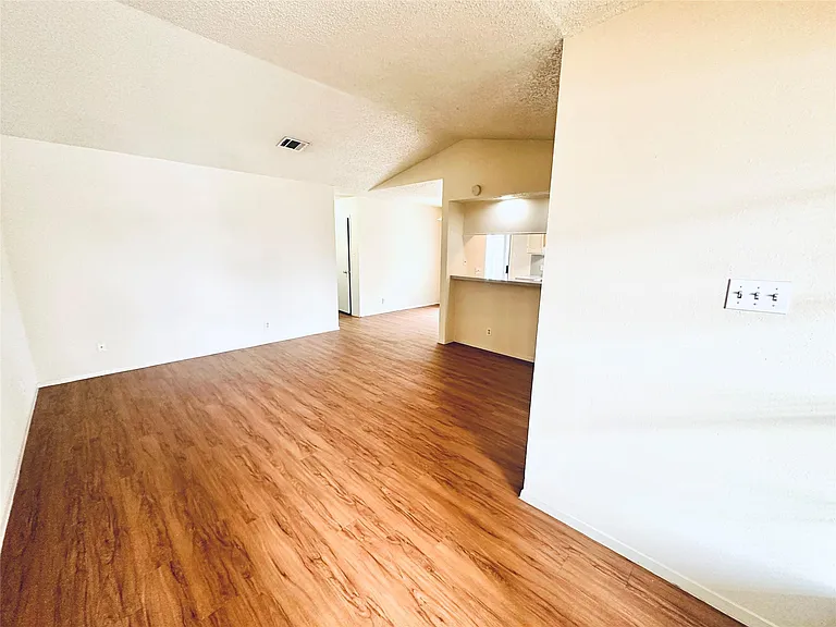12504 Tree Line Dr #B — Photo 3