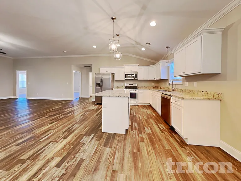 228 Hallmark Cir — Photo 4