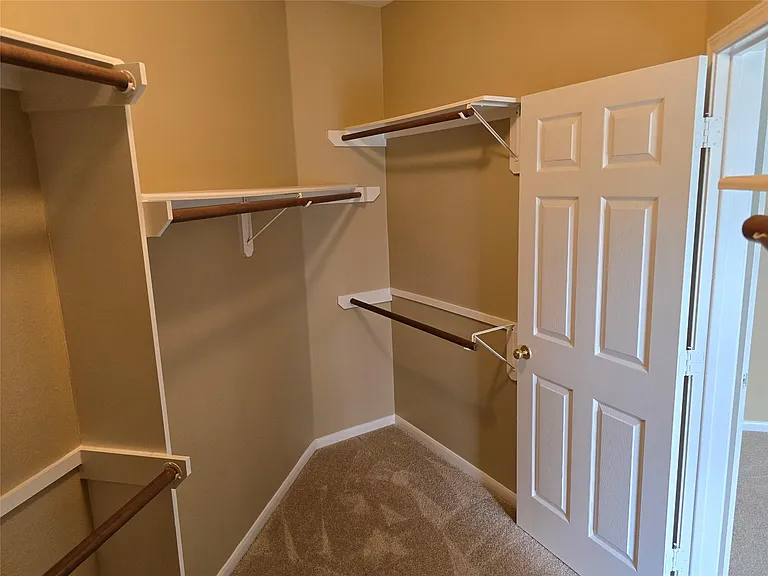 1820 Branch Hill Dr — Photo 17