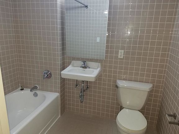 4th image of 121 E 110th St #6C