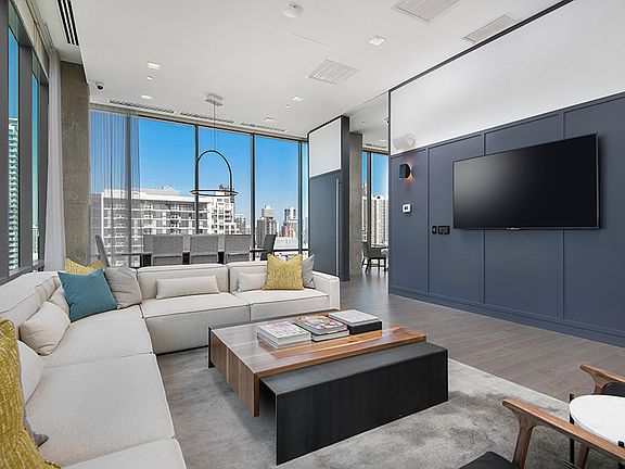 PARTY ROOM