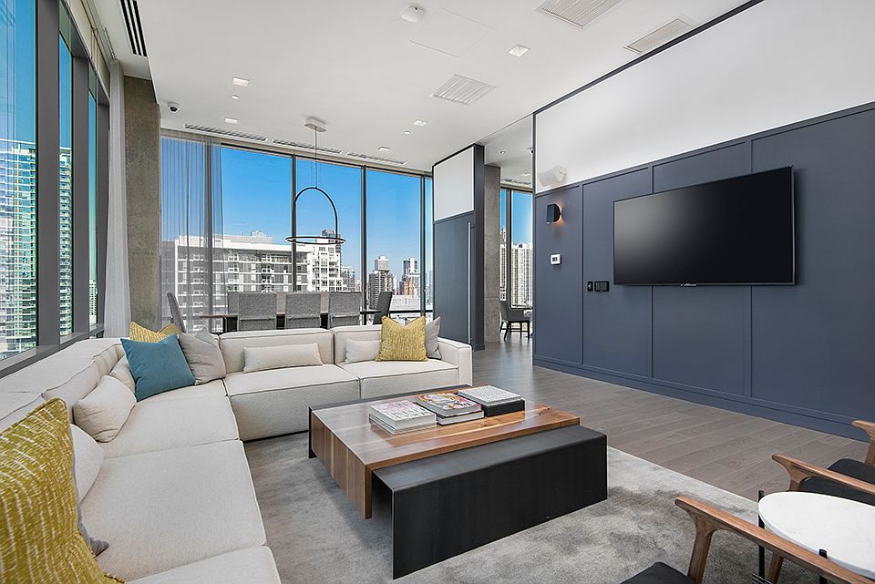 PARTY ROOM
