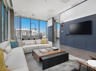 221 W Hubbard St #1, Chicago, IL 60654