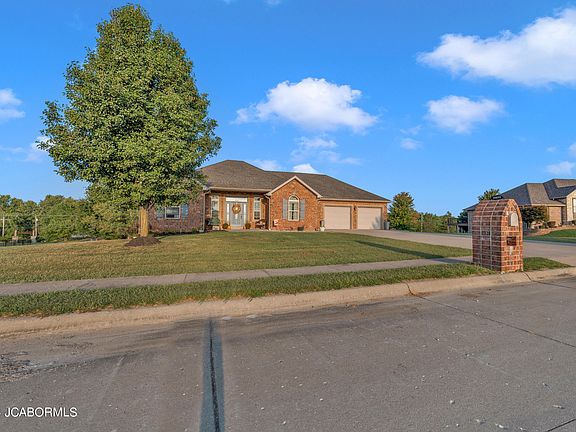 2nd image of 10899 Broadacre Dr