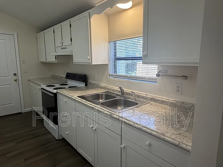 1319 Georgia Ave — Photo 7