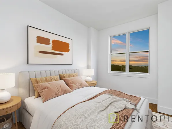 581 Ocean Parkway image 4 of 12