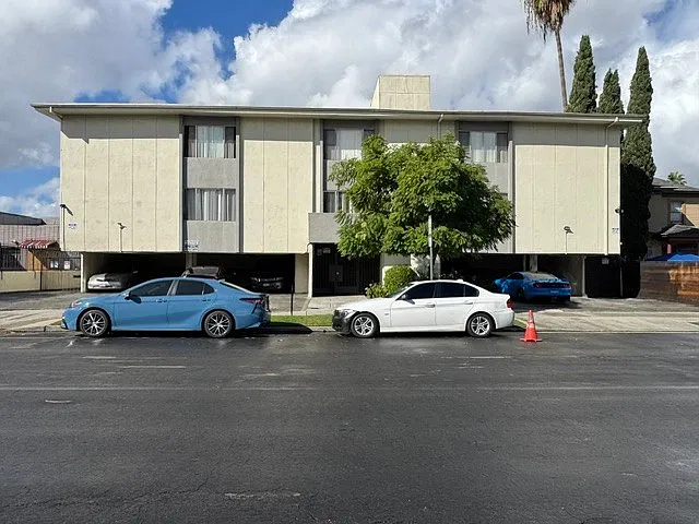 1841 S. Manhattan Pl — Photo 2