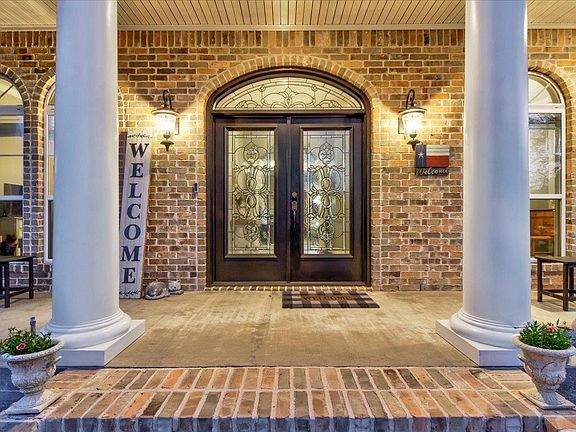2nd image of 5580 Lexington Cir