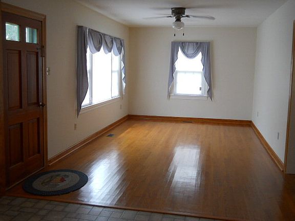4th image of 1302 Johnston St