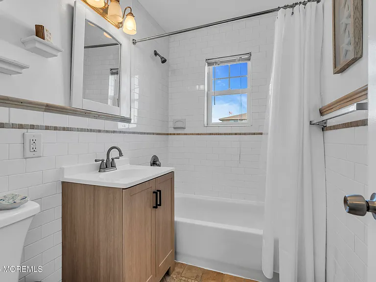 305 4th Ave #202 — Photo 20