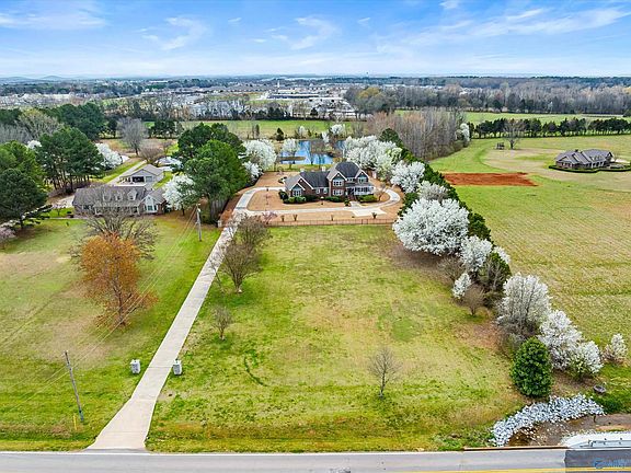 5th image of 540 Mill Rd