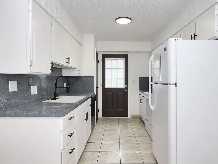 1165 Edgewood Dr — Photo 40