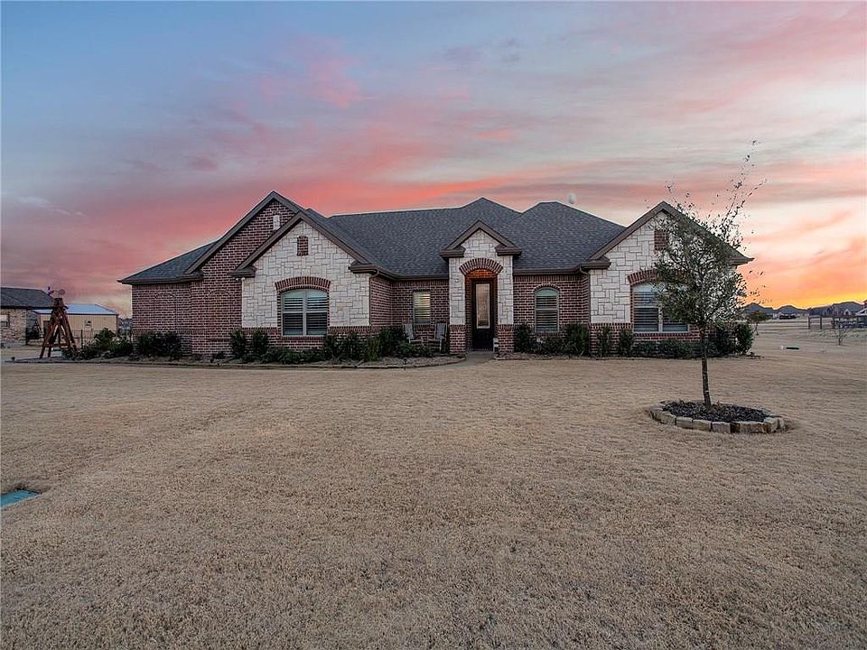 1st image of 2720 Laurel Oaks
