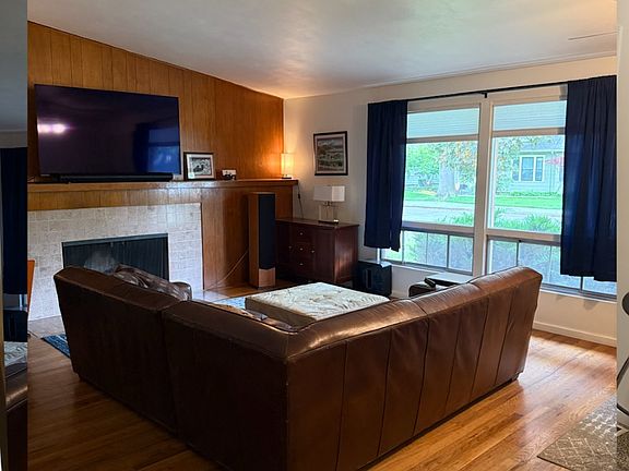 Living room with Fireplace