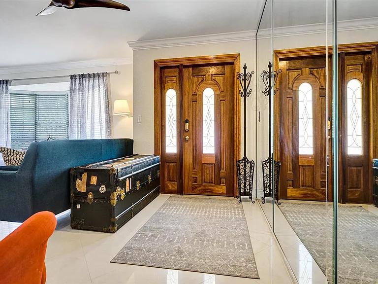 2051 Coral Reef Dr — Photo 6