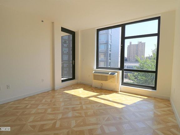 4th image of 316 E 3rd St APT 4E