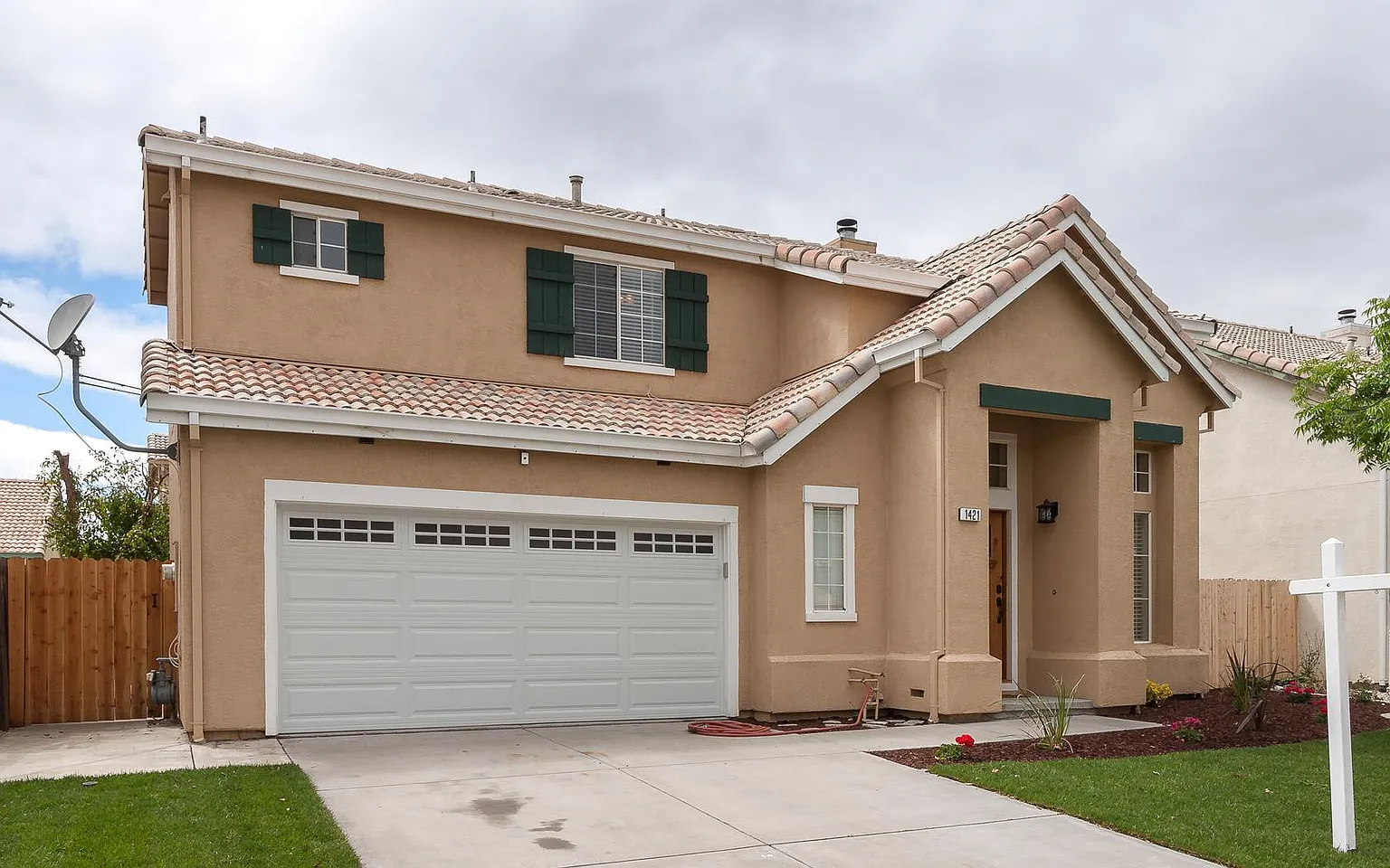 1421 Teakwood Way photo 1
